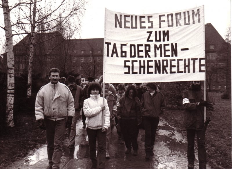 Neues Forum – eine der Vereinigungen, die aus dem wachsenden Unmut über DDR-Politik, fehlender Meinungsfreiheit, Verfall und Umweltschädigung hervorging. (C) Klaus Zantke