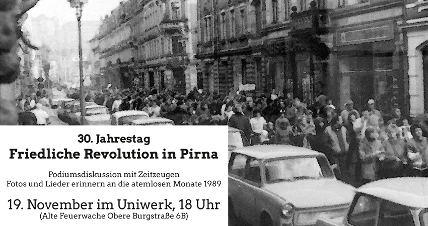 In der Altstadt von Pirna finden Sie Plakate und Banner, welche auf die "30 Jahre Friedliche Revolution"-Veranstaltung im Uniwerk am 19.11.2019 hinweisen.