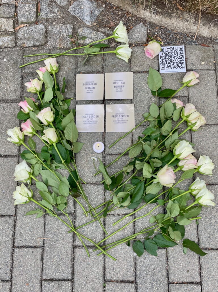 Symbolisch verlegte Stolpersteine für Heidenau und die Erinnerung